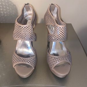 Woman’s heels - 4in heels- good condition- size 8